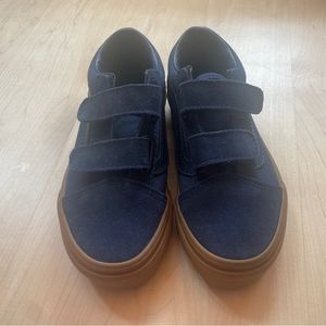 Kids size 12.5 Vans “off the wall” Velcro shoe.